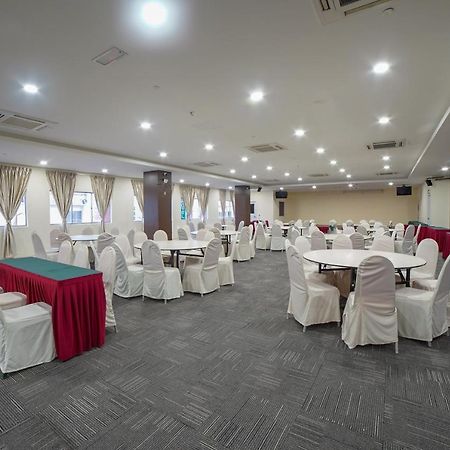 Oyo 89531 Villa Hotel Segamat Exterior photo