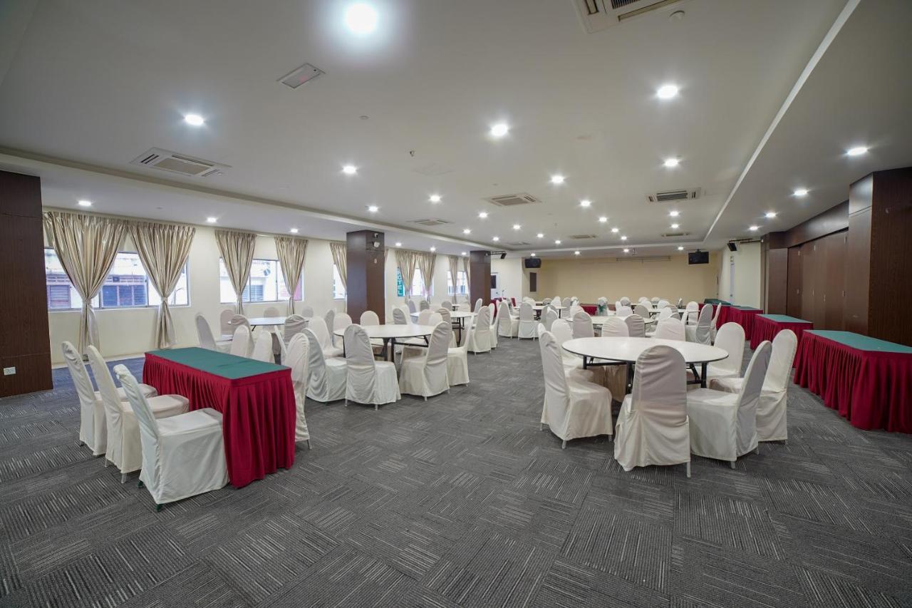 Oyo 89531 Villa Hotel Segamat Exterior photo